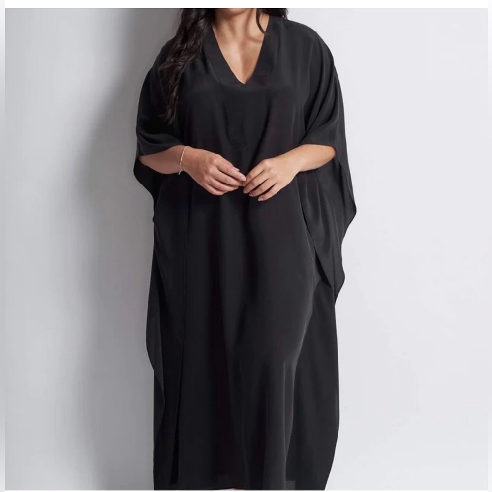 Ocean+Main Los Angeles Black Silk V-Neck
Long Caftan